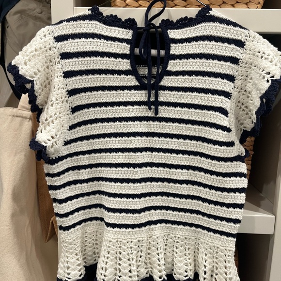 Rails navy blue  and White Ruffled Cap‎ Sleeve Blouse - Picture 4 of 6